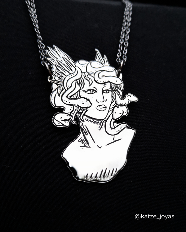 Producto - Dije "La Medusa" - Cincelado