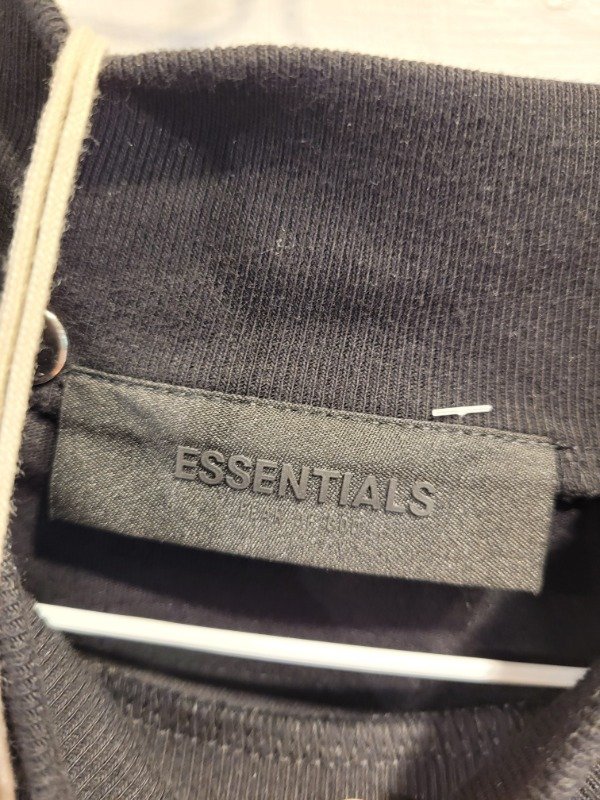 Producto - Remera ESSENTIALS negra Nueva Con etiqueta Talle L - PRECIO: 312X - 4
