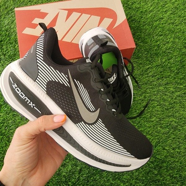 Producto - Zapatillas NIKE NEGRA ZOOMX