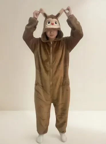 Producto - Pijama Kigurumi Labubu Disponible para niños de 6 a 12 años
