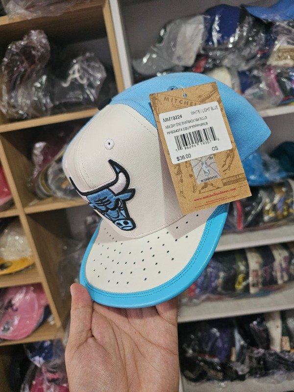 Chicago bulls one day cuero skyblue snapback — imagen 2