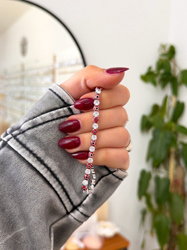 Producto - Pulsera acero quirúrgico ojitos rojos y cúbics