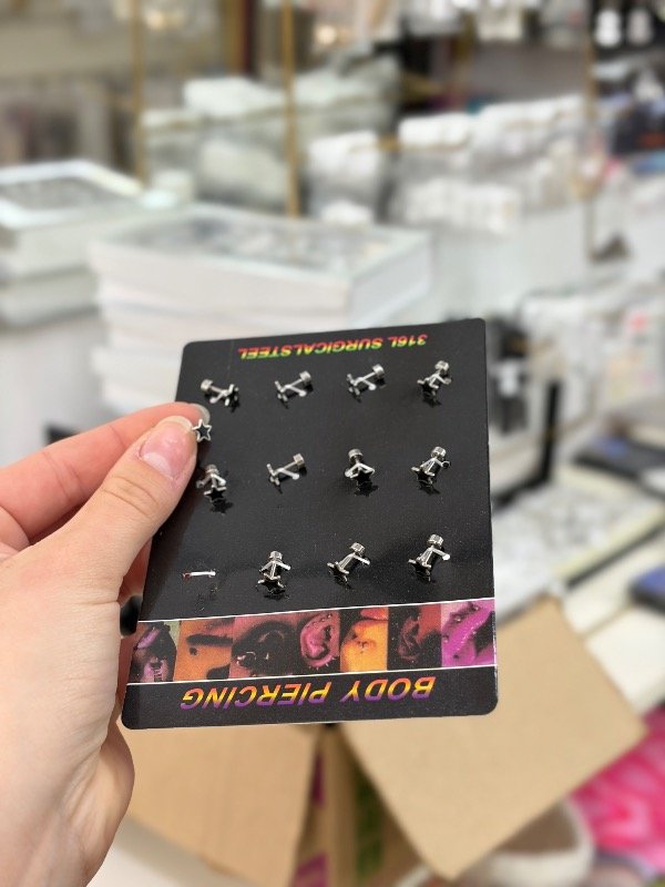 Producto - Piercing estrella negra traba rosca - 1