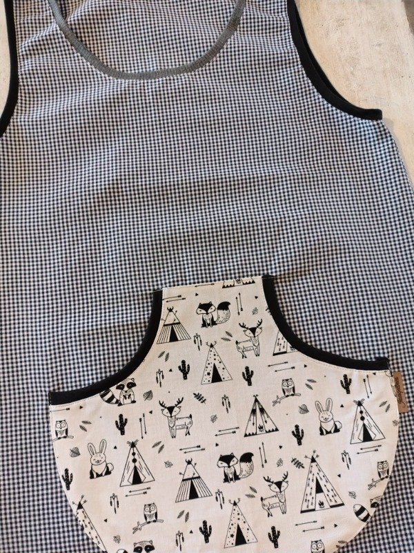 Producto - Delantal cuadrille, bolsillo canguro