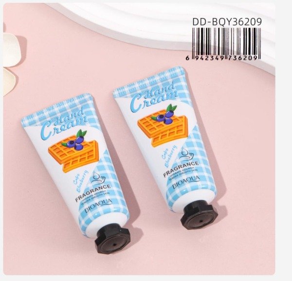 Producto - Crema Hidratante para Manos BIOAQUA con Aroma a Torta y Arándanos 30g