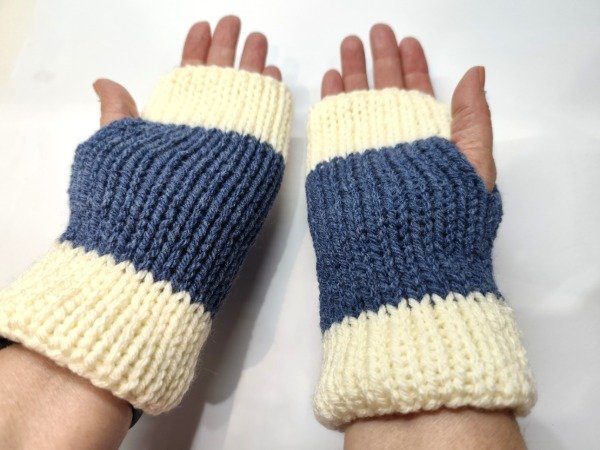 Producto - Mitones color azul y crema