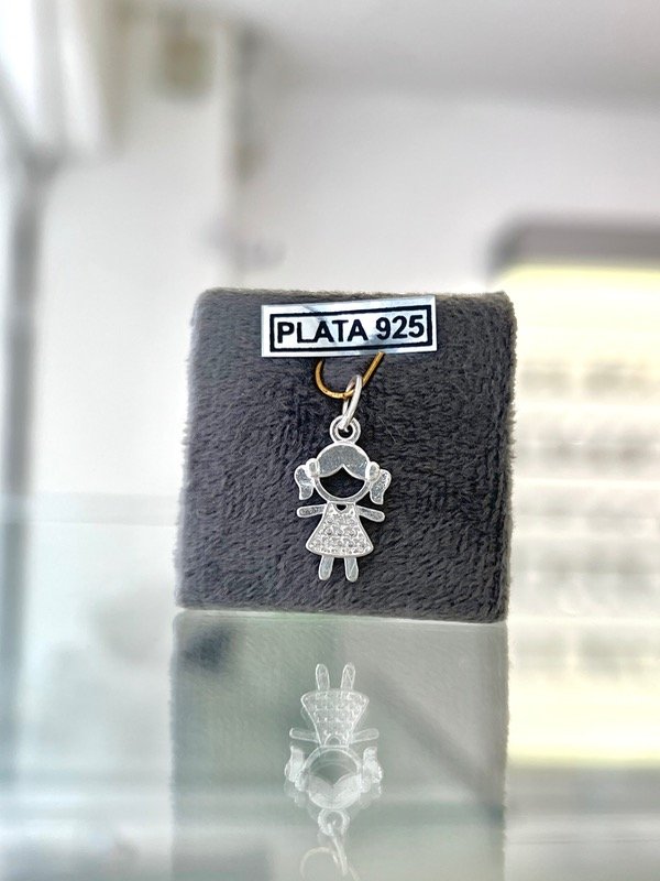 Producto - Dije niña mediano con detalles en microbrillo plata 925