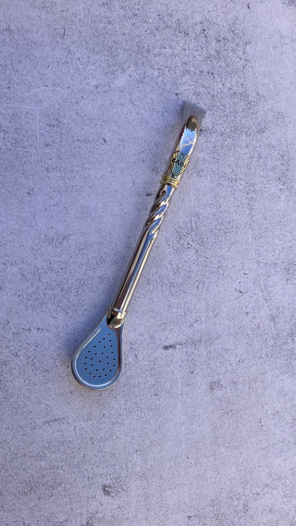Producto - BOMBILLON DE ALPACA CINCELADO - ESCUDO DE BOCA EN BRONCE