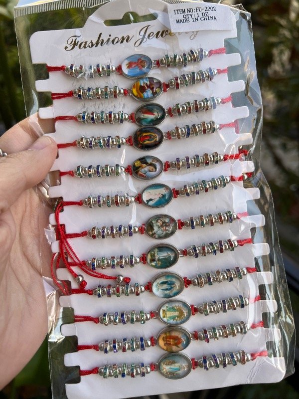 Producto - Tira de pulseras religiosas