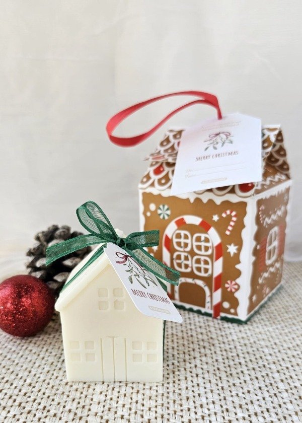 Producto - Vela Aromática Casita Navideña con Packaging