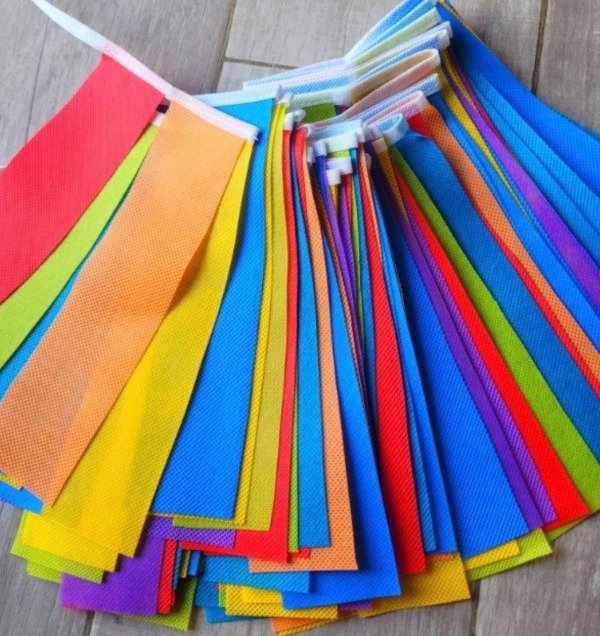 Producto - BANDERIN DE FRISELINA DE TIRAS MODELO MUTICOLOR X 2 METROS