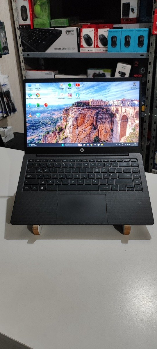 Producto - HP 245 G10 / RYZEN 5 7520 / 8GB / 256GB