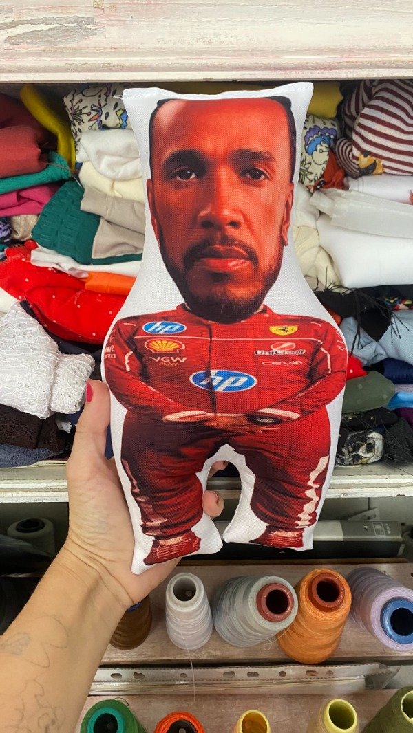 Producto - Muñeco Lewis Hamilton chiquito 01 (Ferrari)