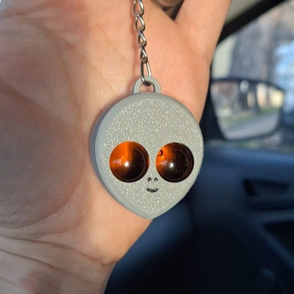 Producto - WAKU LLAVERO ALIEN GRIS