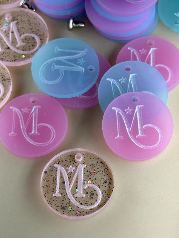 Producto - Etiquetas - Dijes Acrílico Color y Glitter - 1