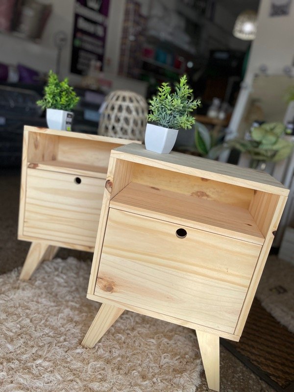 Producto - Mesita de luz