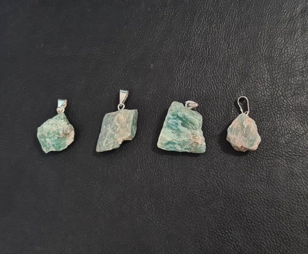 Producto - dijes de Amazonita en bruto