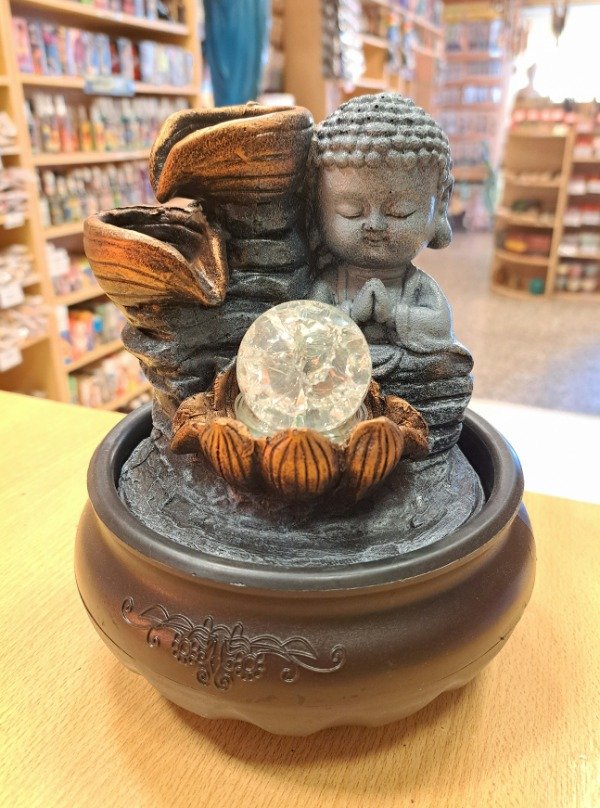 Producto - Fuente de agua Buda meditando 20 cm con esfera