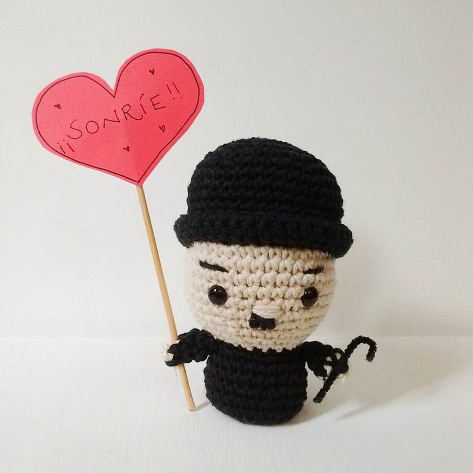 Mini Chaplin - Patrón en PDF - Universo Cora King