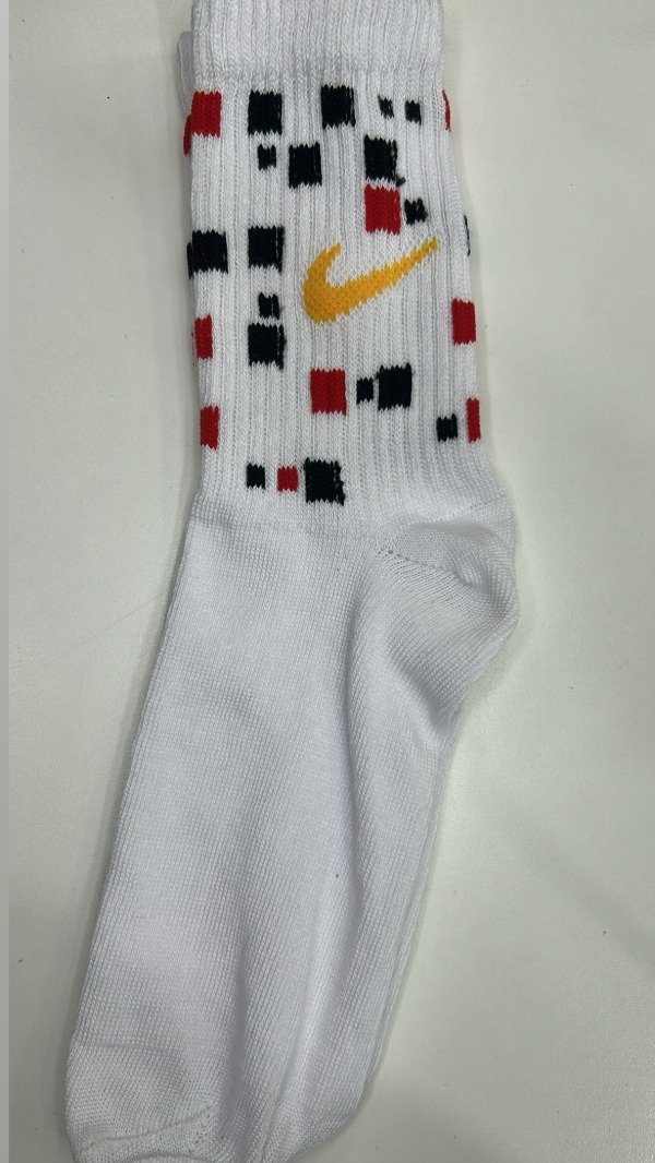 Producto - MEDIA 3/4 NIKE LOGO AMARILLO CON DETALLES