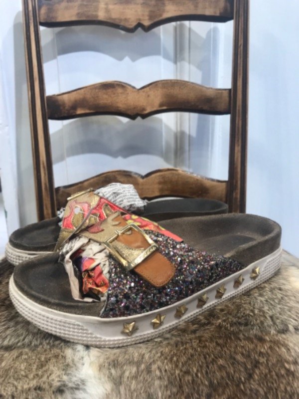 Producto - Sandalias RAPSODIA brillos cuero y tachas- Talle 38- PRECIO: 30x