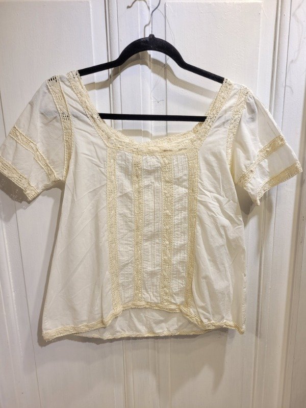 Producto - Remera WANAMA blanca con puntilla de crochet Talle M - PRECIO: 48X