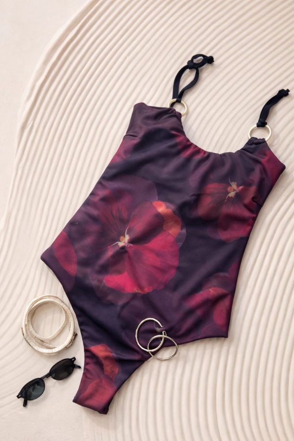 Producto - ENTERIZA FLORAL NEGRO CON ARGOLLA Media Vedetina