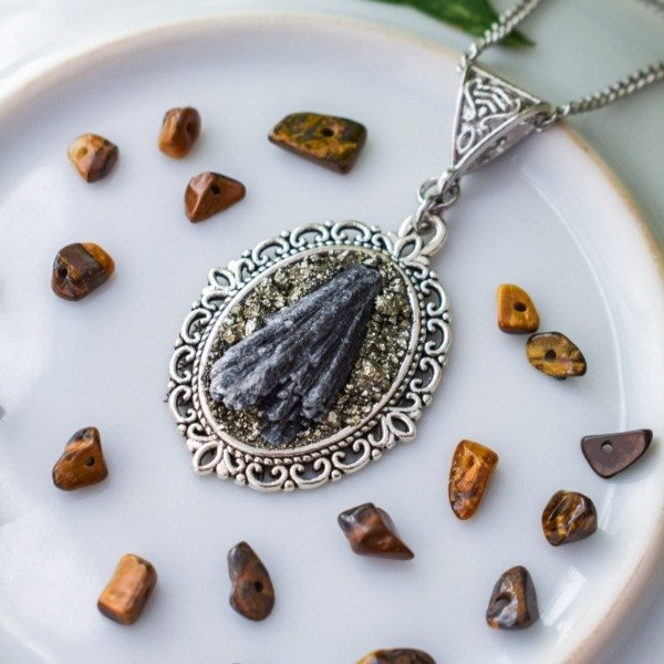 Producto - Collar Kemet con Cianita Negra y Pirita