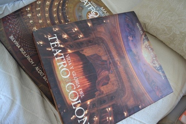 Producto - Libro Vida y Gloria del Teatro Colón
