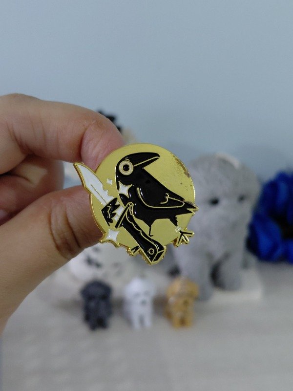 Producto - Pin metalizado - Cuervos #2478