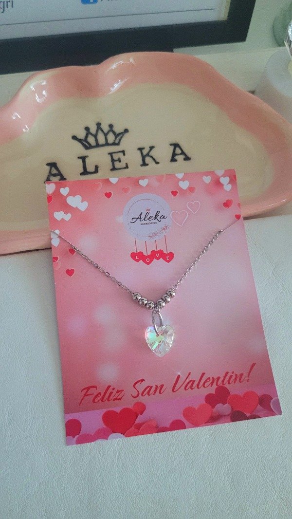 Producto - Pulsera con dije corazón swarovski de acero quirúrgico
