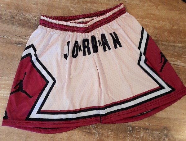 Producto - Shorts deportivos Jordan/ bordó