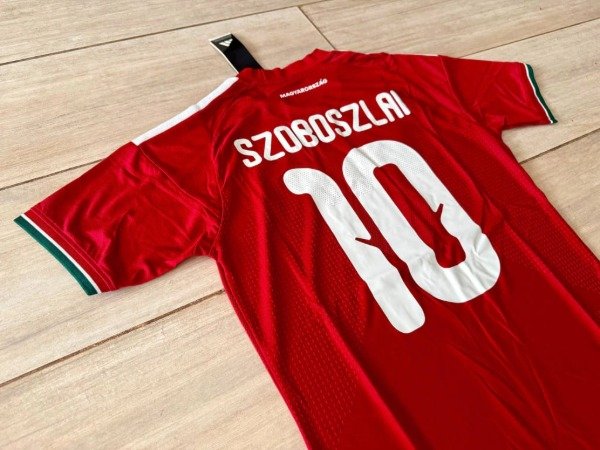 Producto - CAMISETA HUNGRÍA IMPORTADA TITULAR 2026 #10 SZOBOSZLAI - 3