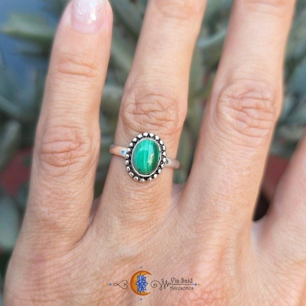 Producto - Anillo Hindú "Vanha" - Malaquita  (Piedra 7 x 9 mm)/ Talle: 17 mm