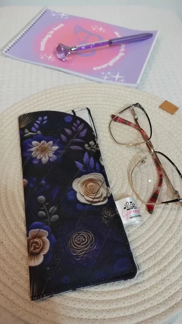 Producto - ESTUCHE PORTA ANTEOJOS FLORES VIOLETAS 1 - 0