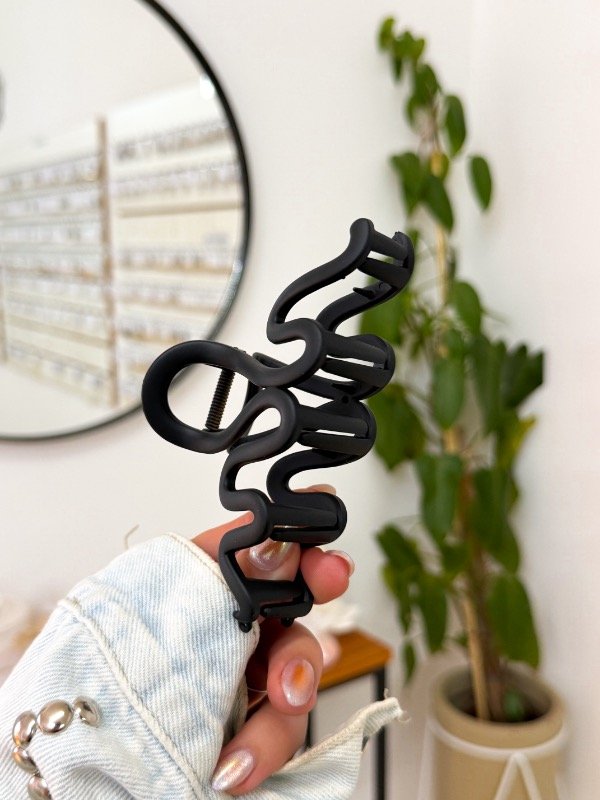 Producto - Broche negro curvas - 1