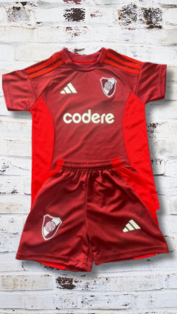 Producto - CAMISETA Y SHORT RIVER PLATE ALTERNATIVA 2024/25