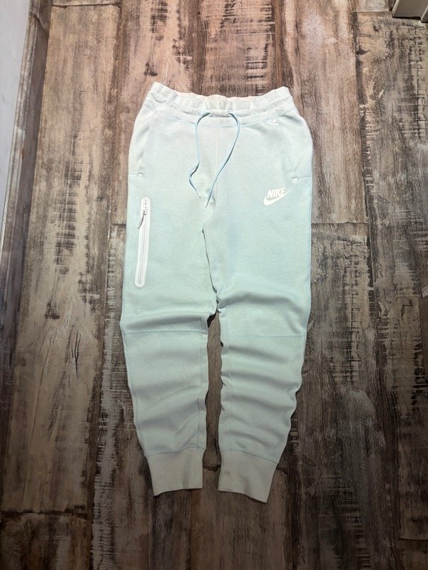 Producto - NIKE TECH T:S