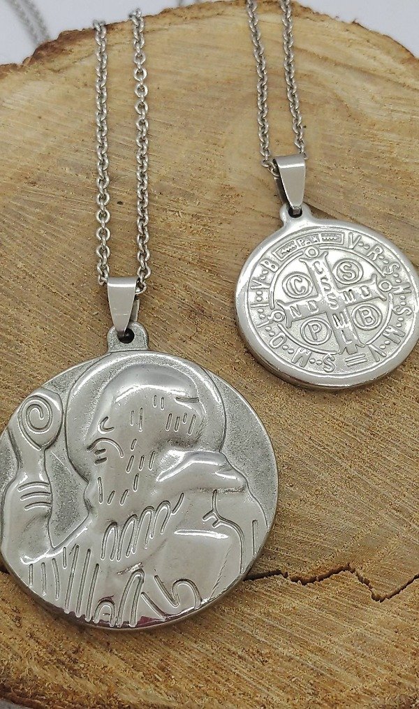 Producto - Medalla de San Benito con relieve - 2