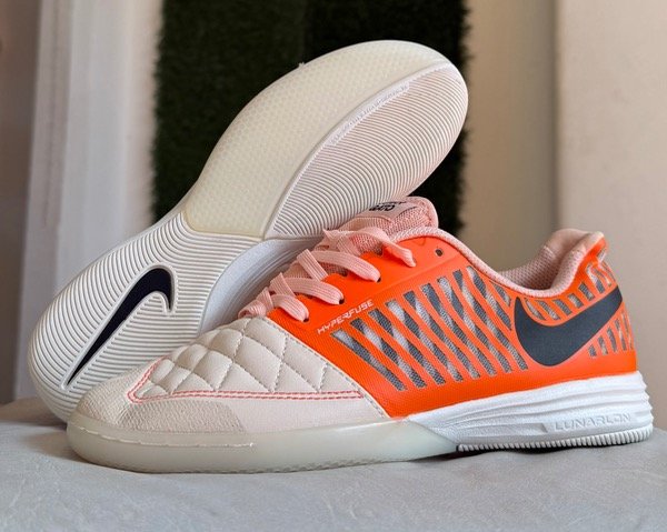 Producto - NIKE GATO naranja