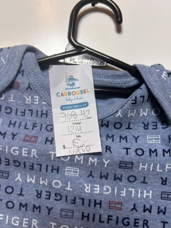 Producto - Body celeste con inscripcion Tommy Hilfiger 12 Meses (Nuevo) - 4
