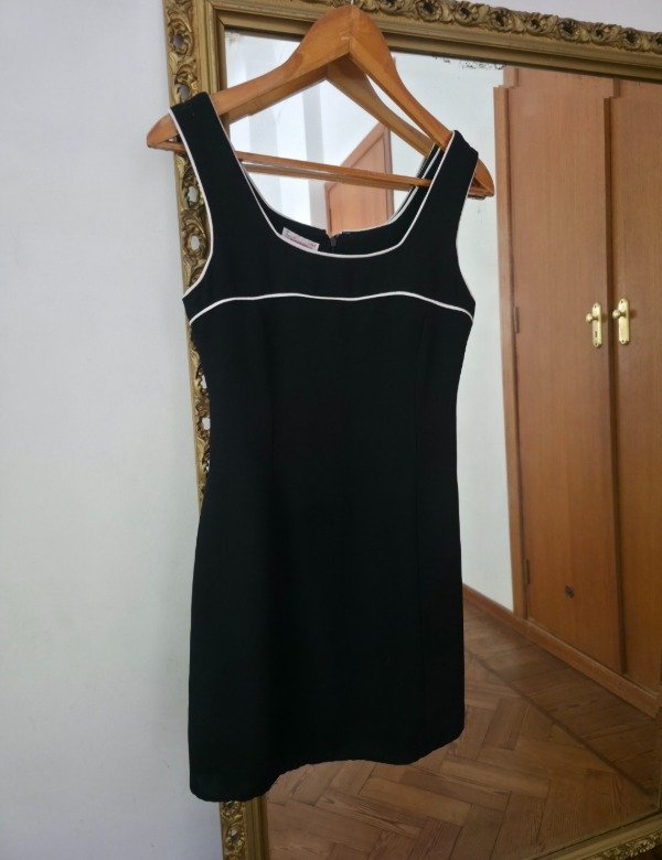 Vestido Jackie negro con líneas blancas — imagen 6
