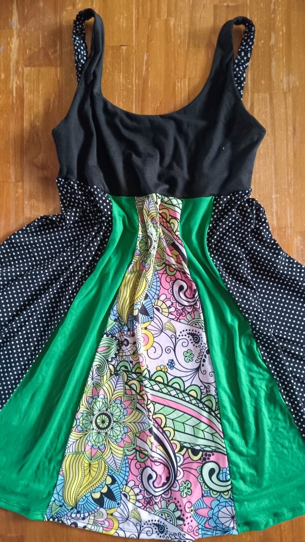 Producto - Vestido gajos. Transfe 25000