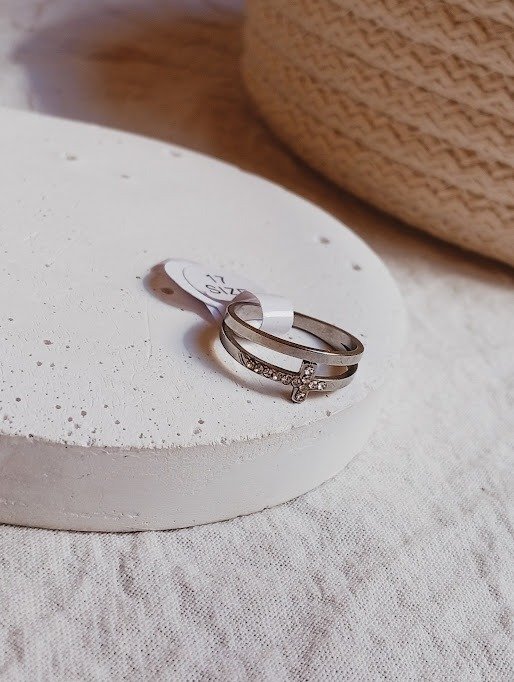 Producto - Anillo cruz con strass - Acero quirúrgico