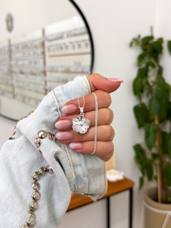 Producto - Cadenita acero blanco flor grande cúbics y lisas