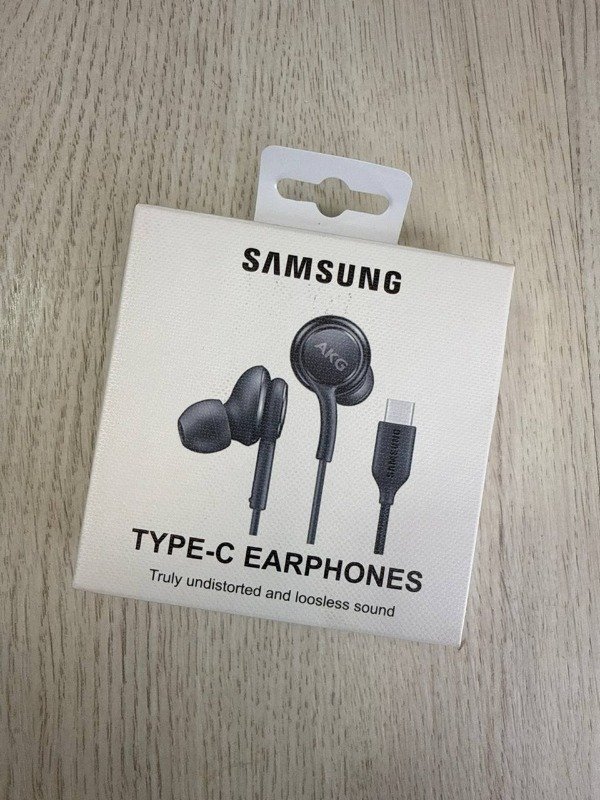 Producto - AURICULAR RÉPLICA AKG CON GOMITAS - CON CABLE TIPO C