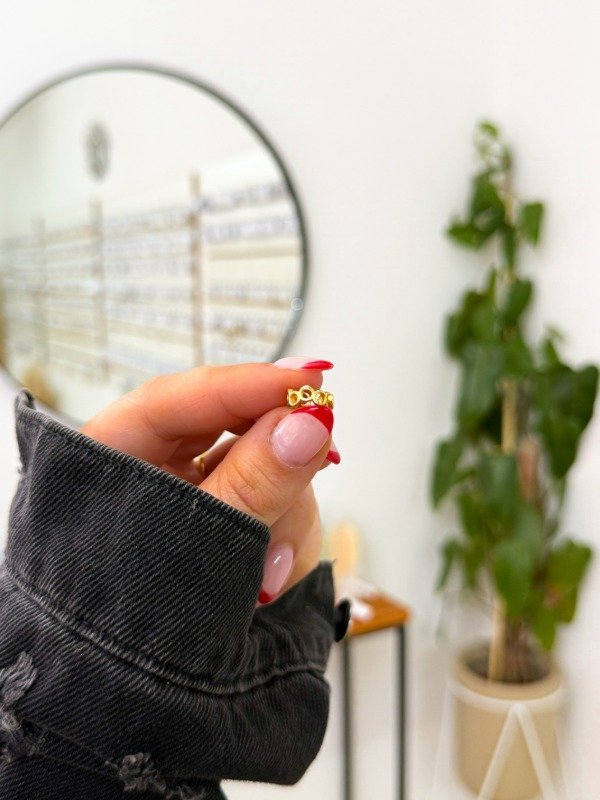Producto - Ear cuff acero dorado circulos calados