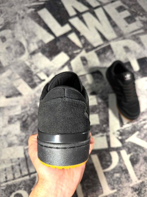 Producto - Forum "total black" - 2