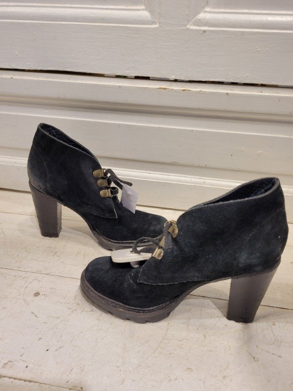 Producto - Botas PRÜNE negras gamuzadas acordonadas Talle 36 - PRECIO: 32X - 2