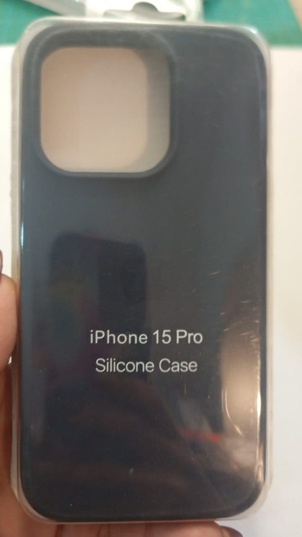 Producto - Funda Silicone Case Negro Logo para iPhone 15 Pro